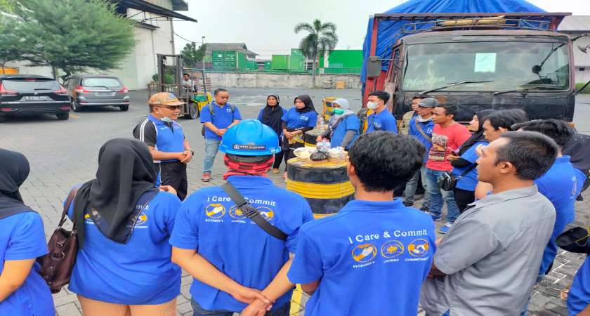 Briefing Karyawan Unit PT. FKS Multi Agro: Memperkuat Komunikasi dan Sinergi Tim